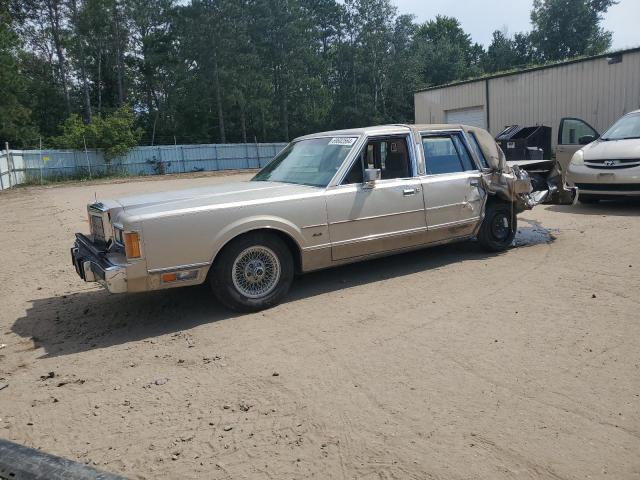  Salvage Lincoln Towncar