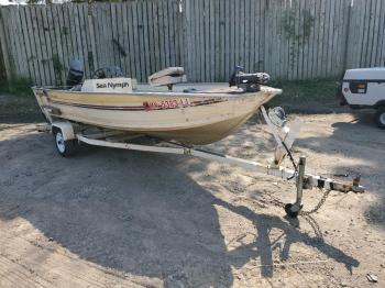  Salvage Sea Ray W Trailer