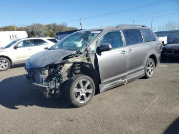  Salvage Toyota Sienna