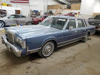  Salvage Lincoln Towncar