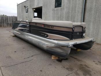  Salvage Prem Pontoon