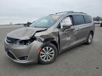  Salvage Chrysler Pacifica