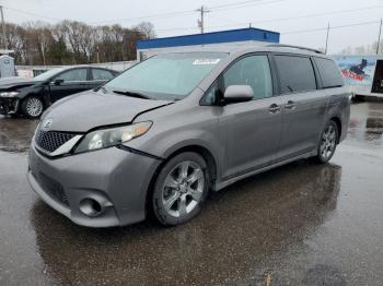  Salvage Toyota Sienna
