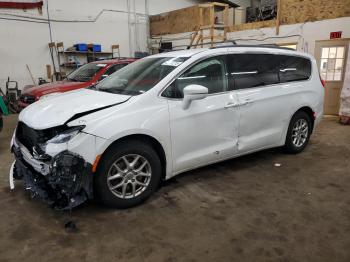  Salvage Chrysler Pacifica