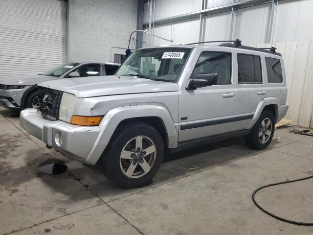  Salvage Jeep Commander
