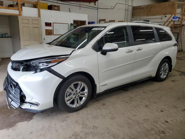  Salvage Toyota Sienna