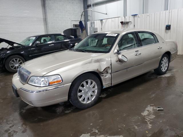 Salvage Lincoln Towncar
