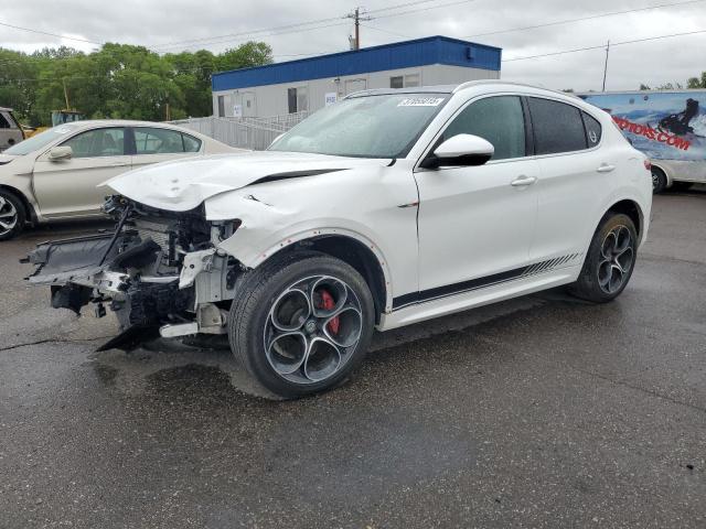  Salvage Alfa Romeo Stelvio