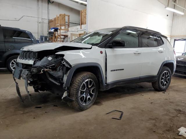  Salvage Jeep Compass