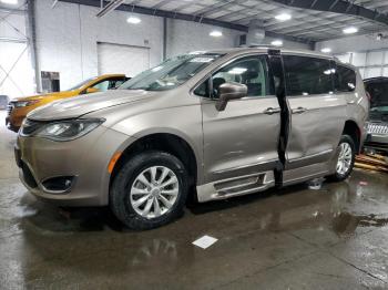  Salvage Chrysler Pacifica