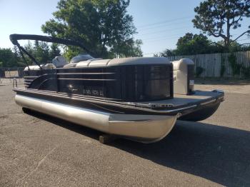  Salvage Bennington Marine 2275gli