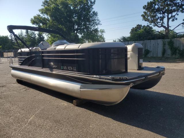  Salvage Bennington Marine 2275gli