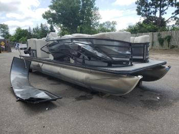  Salvage Starcraft Co Boat