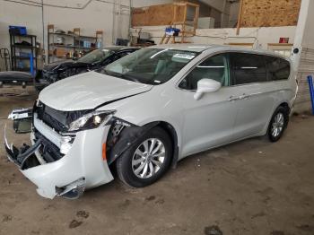  Salvage Chrysler Pacifica