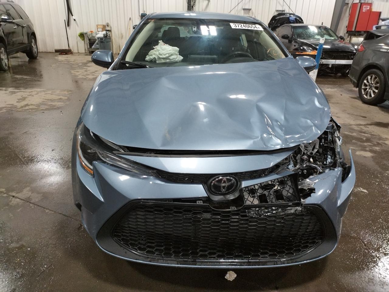 Toyota Corolla Le Image 8