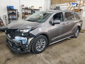  Salvage Toyota Sienna