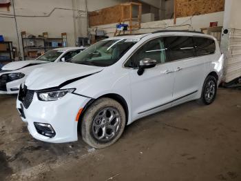  Salvage Chrysler Pacifica