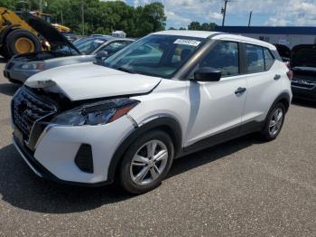 Salvage Nissan Kicks