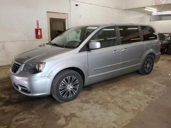  Salvage Chrysler Minivan