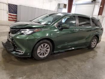  Salvage Toyota Sienna