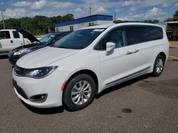 Salvage Chrysler Pacifica