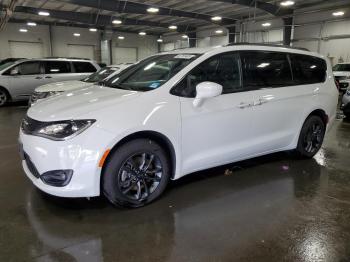  Salvage Chrysler Pacifica