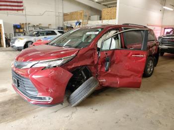  Salvage Toyota Sienna