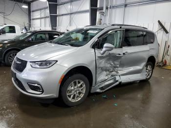  Salvage Chrysler Pacifica