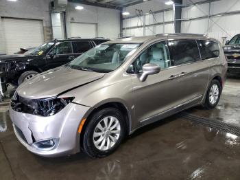 Salvage Chrysler Pacifica