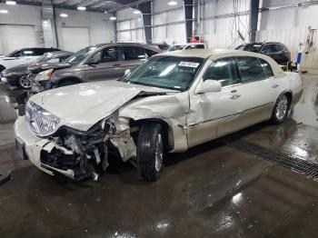  Salvage Lincoln Towncar