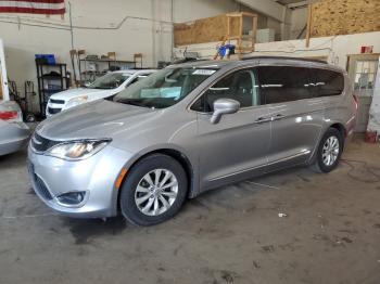  Salvage Chrysler Pacifica