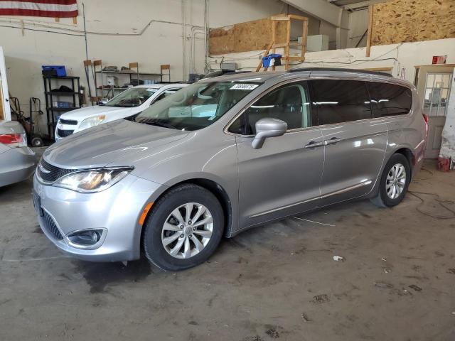  Salvage Chrysler Pacifica