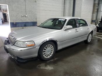  Salvage Lincoln Towncar