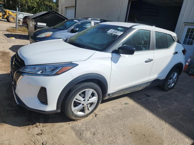  Salvage Nissan Kicks