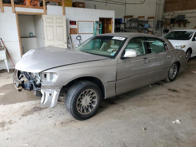  Salvage Lincoln Towncar