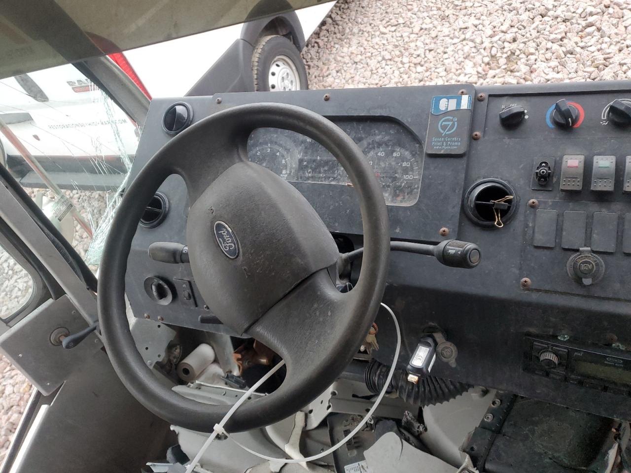 Ford Econoline E350 Super Duty Stripped Chassis Image 6