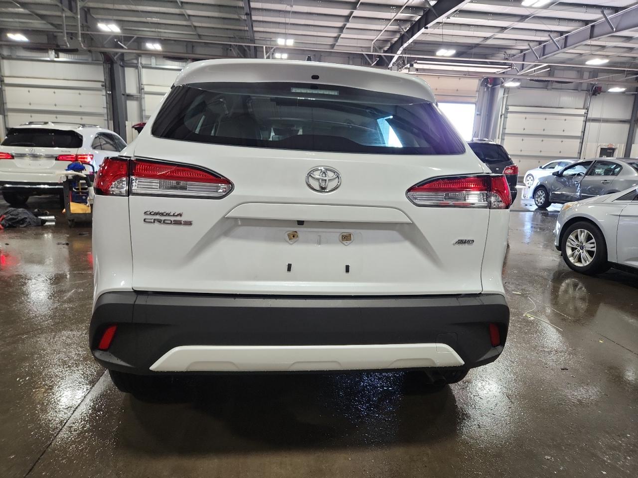 Toyota Corolla L Image 2