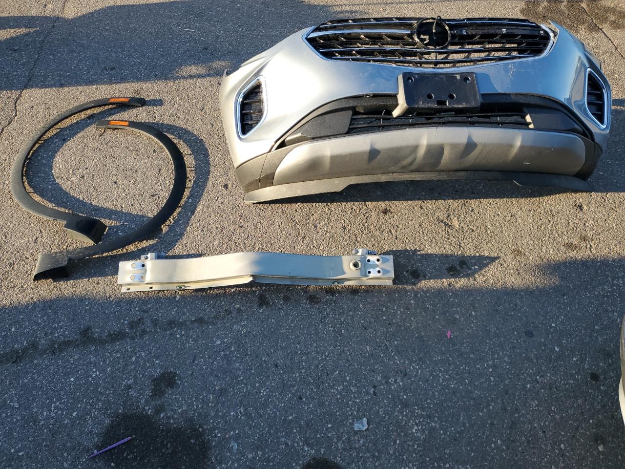 Buick Envision Essence Image 2