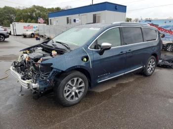  Salvage Chrysler Pacifica