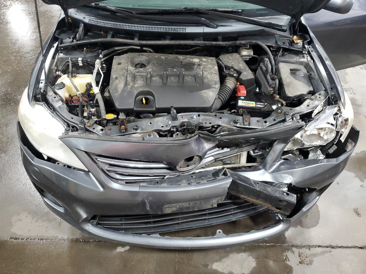 Toyota Corolla Base Image 12