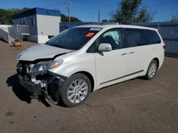  Salvage Toyota Sienna