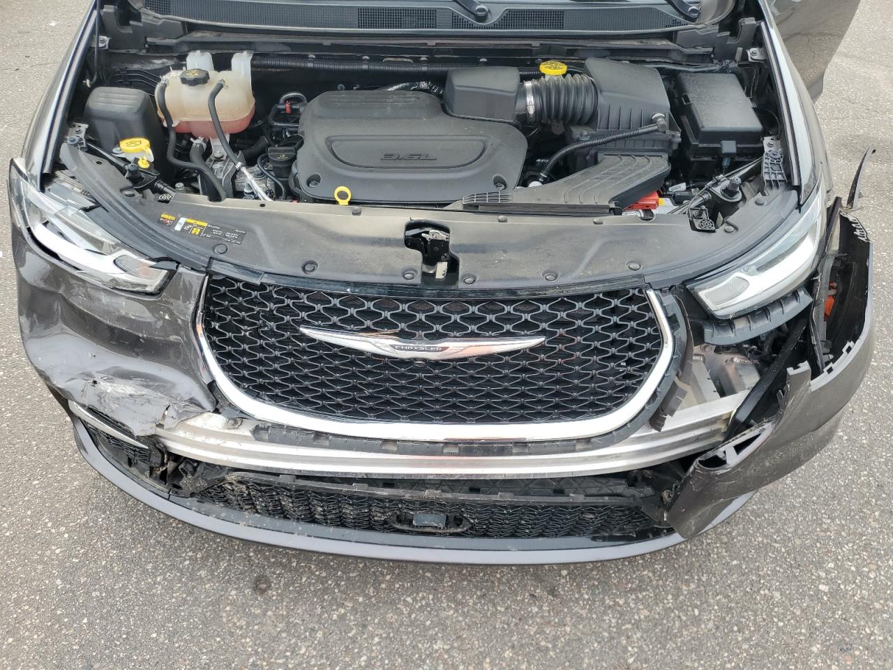 Chrysler Pacifica Touring L Image 12