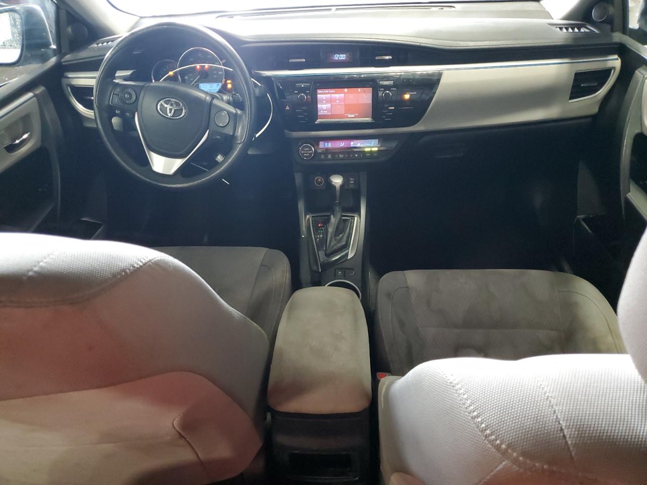 Toyota Corolla L Image 8