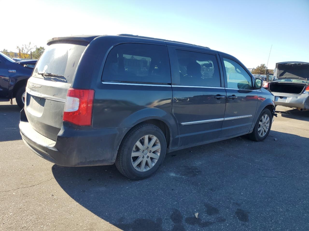 Chrysler Minivan Touring Image 3