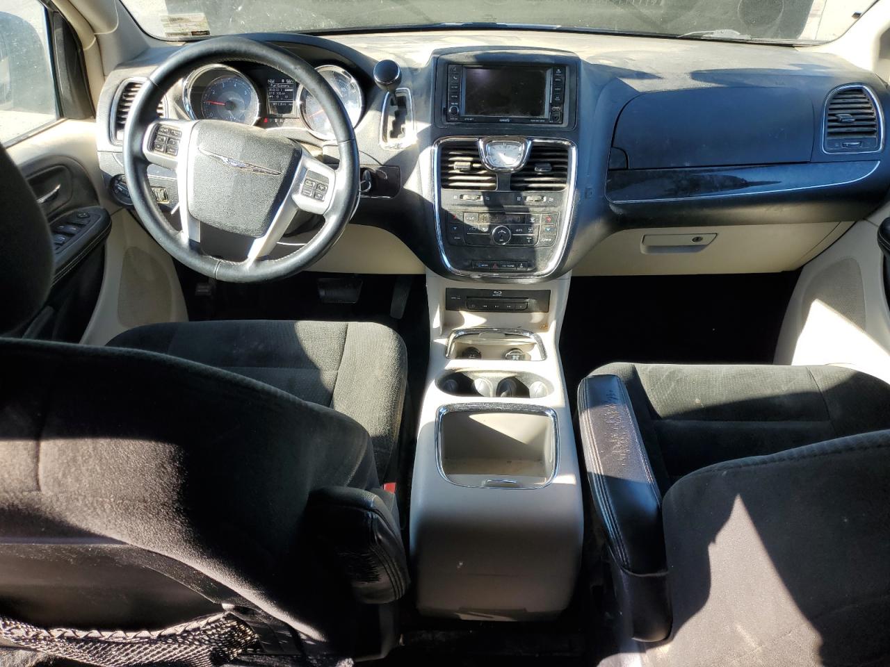 Chrysler Minivan Touring Image 13