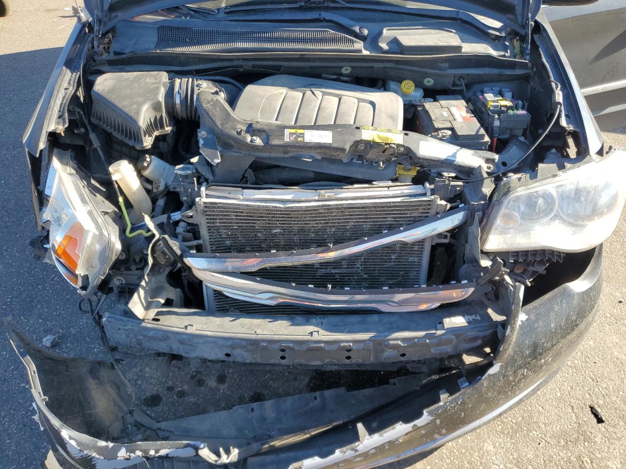 Chrysler Minivan Touring Image 5