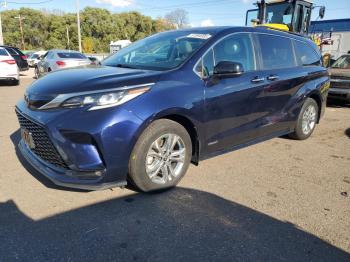  Salvage Toyota Sienna