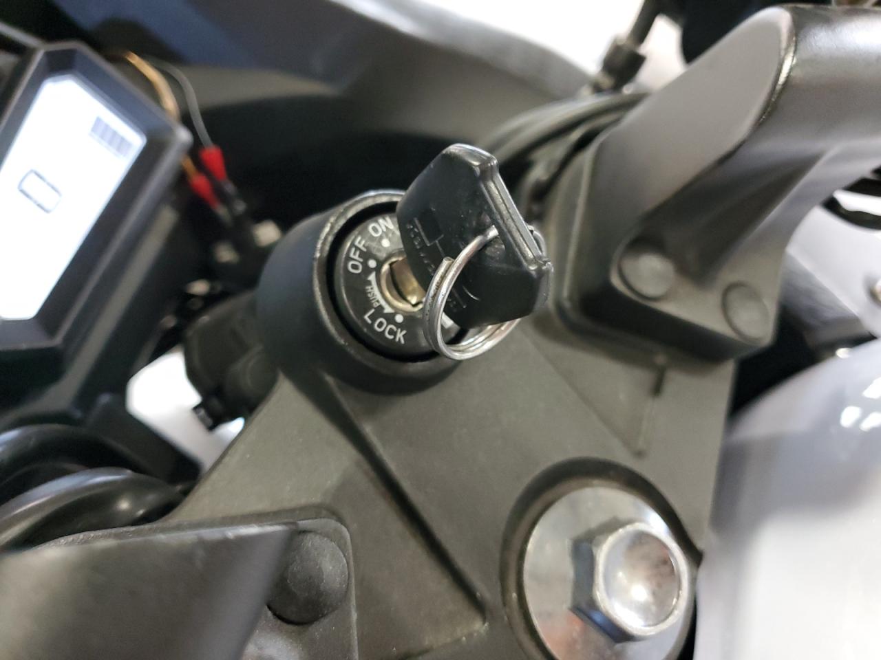 Kawasaki Ex A Image 10