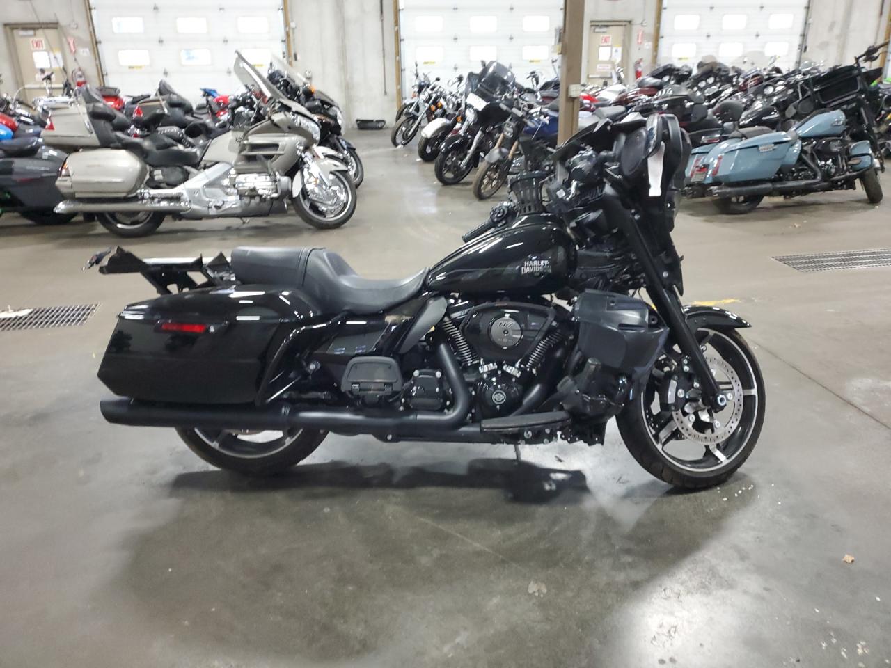 Harley-Davidson Flhxu Image 1