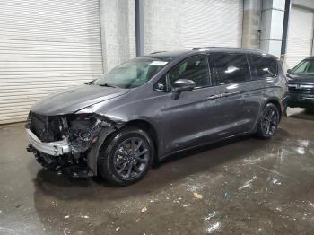  Salvage Chrysler Pacifica